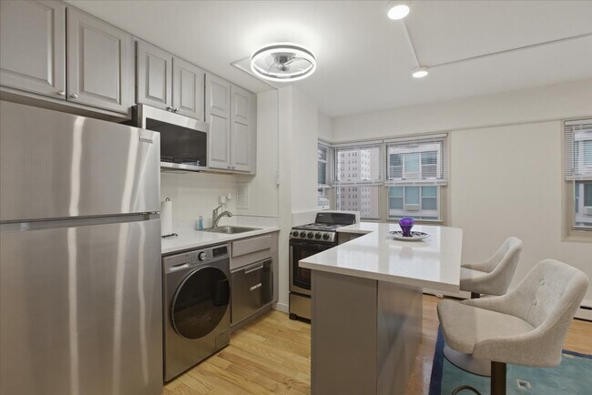 5630 N Sheridan Rd in Chicago, IL - Building Photo - Building Photo