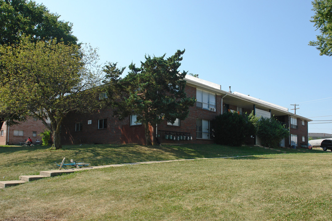 Cambridge Apartments in Lexington, KY - Building Photo