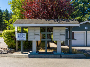 Pointe West Apartments in Port Orchard, WA - Building Photo - Building Photo