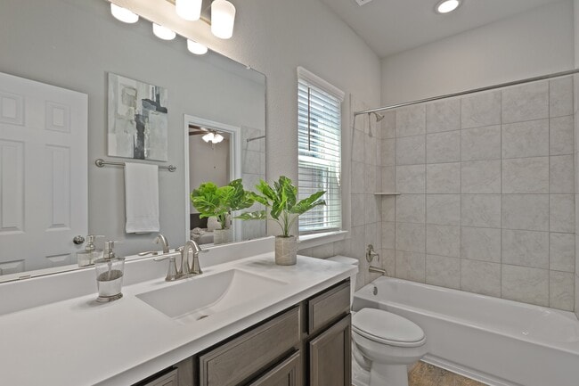 13513 Axel Ln in Houston, TX - Foto de edificio - Building Photo