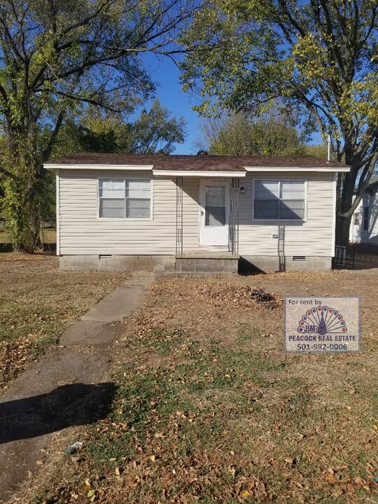 905 E 16th St in North Little Rock, AR - Building Photo