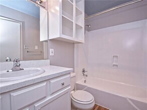 2404 Longview St in Austin, TX - Building Photo - Building Photo