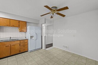 11809 Bridgevale Ave in St. Louis, MO - Building Photo - Building Photo