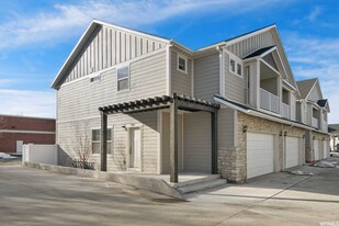 7869 S State St in Sandy, UT - Building Photo