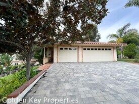 1059 Lau Hala Cyn Rd in Vista, CA - Building Photo