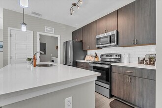 81 West in Ft. Myers, FL - Building Photo - Building Photo