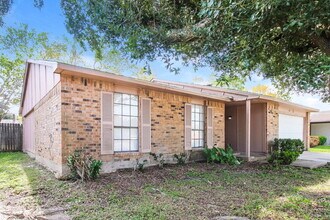 5011 Ridge Manor Dr in Houston, TX - Foto de edificio - Building Photo