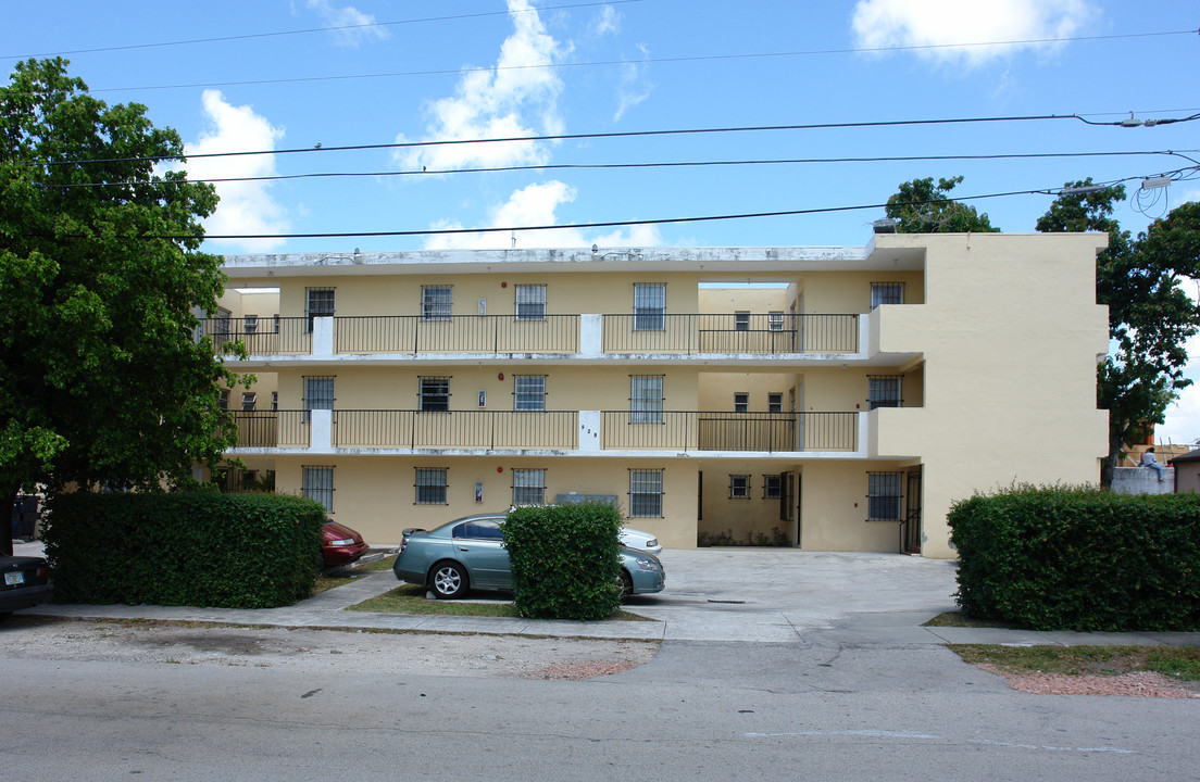 928 SW 30th Ave in Miami, FL - Building Photo