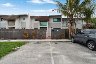 6929 SW 110th Ave in Miami, FL - Building Photo - Building Photo