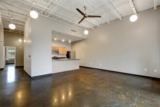 2401 E 6th St, Unit 41 in Austin, TX - Building Photo - Building Photo