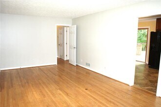 6725 Ridge Moore Dr NW in Atlanta, GA - Building Photo - Building Photo