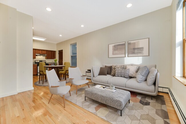 2047 W Shakespeare Ave in Chicago, IL - Building Photo - Building Photo