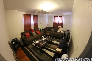 53 Fellsway W in Medford, MA - Building Photo