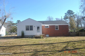 305 Seminole Trail in Jacksonville, NC - Foto de edificio - Building Photo