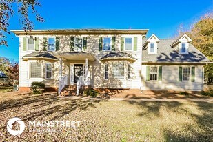 310 Lakefront Dr in Mcdonough, GA - Building Photo