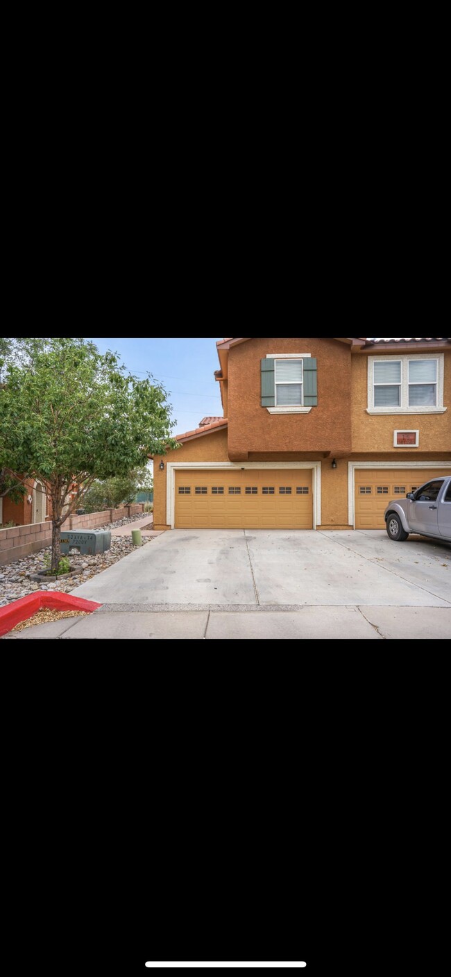 601 Menaul Blvd NE, Unit #1502 in Albuquerque, NM - Foto de edificio - Building Photo