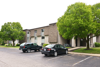 Fox and Hounds Apartments in Oxford, OH - Building Photo - Building Photo