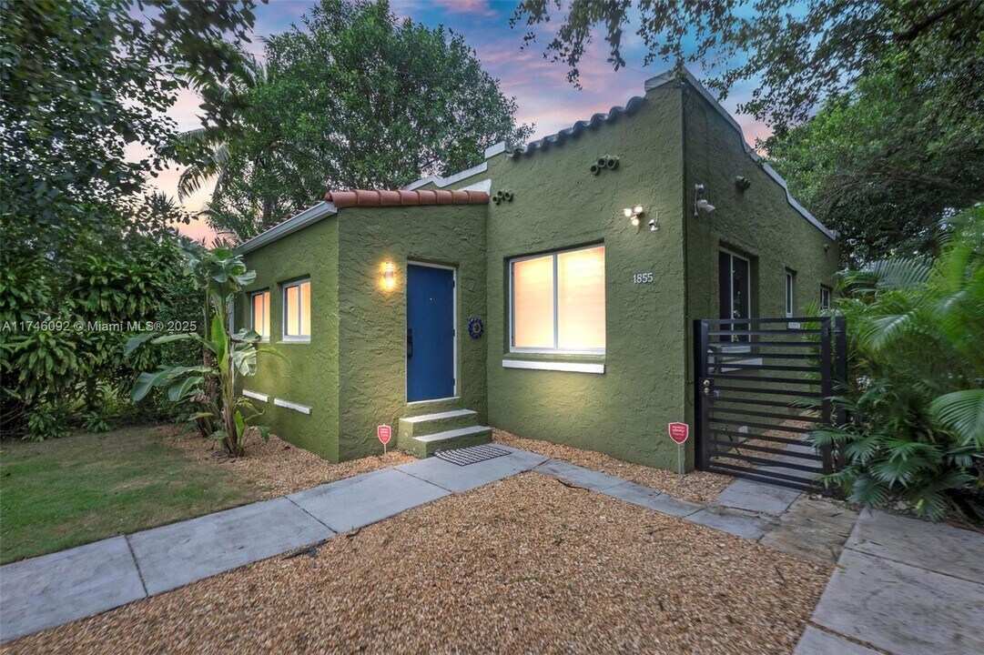 1855 NW 58th St in Miami, FL - Building Photo