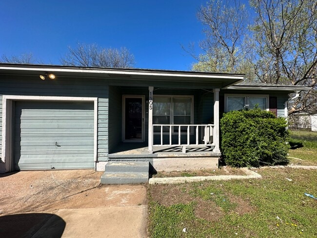 property at 1805 NW Kingsbury Ave