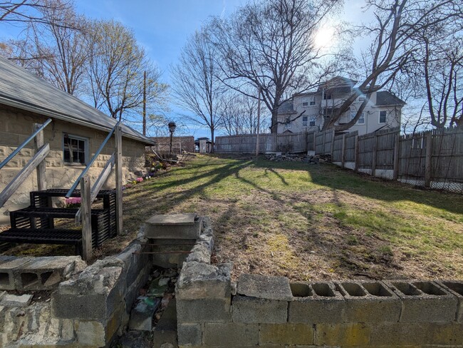 66 Forest Ct in Torrington, CT - Foto de edificio - Building Photo