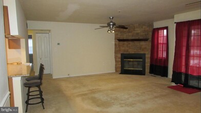8 Marsham Ct-Unit -8 in Reisterstown, MD - Foto de edificio - Building Photo