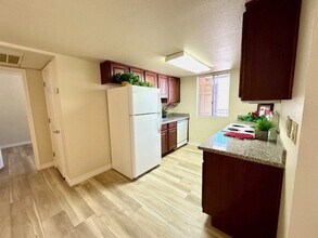 4450 Sandy River Dr in Las Vegas, NV - Foto de edificio - Building Photo