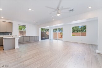 10784 Glowing Dawn Ave in Las Vegas, NV - Building Photo - Building Photo