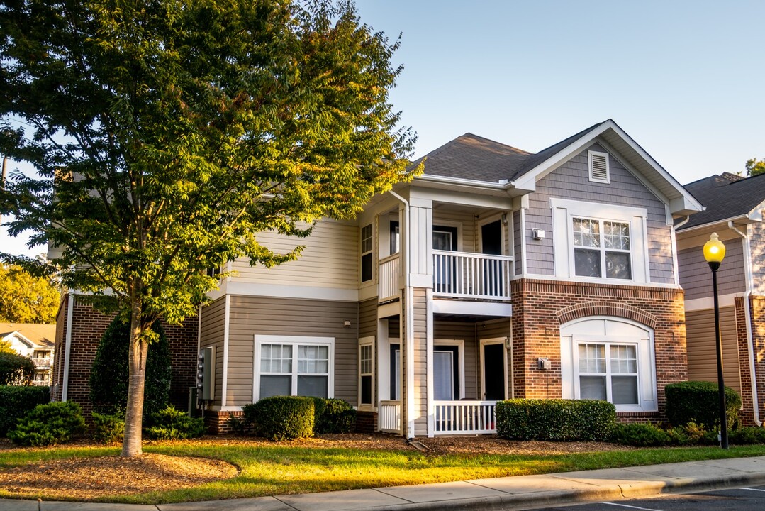 Tyvola Crossing Apartments in Charlotte, NC - Building Photo