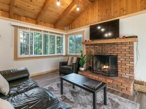 587 Arrowhead Villa Rd in Lake Arrowhead, CA - Building Photo - Building Photo