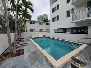 1605 Bay Rd, Unit 206 in Miami Beach, FL - Building Photo - Building Photo