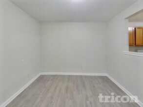 1296 Edgewater Dr in Greenwood, IN - Foto de edificio - Building Photo