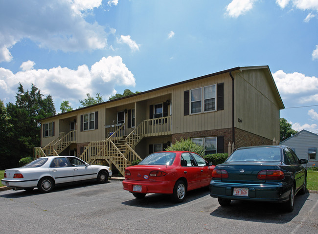 Fairfield Vilage in High Point, NC - Foto de edificio - Building Photo