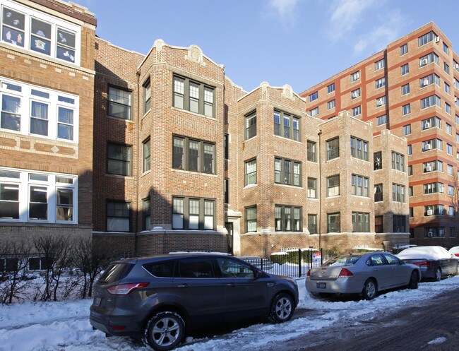 710-718 W Bittersweet Pl in Chicago, IL - Building Photo - Building Photo