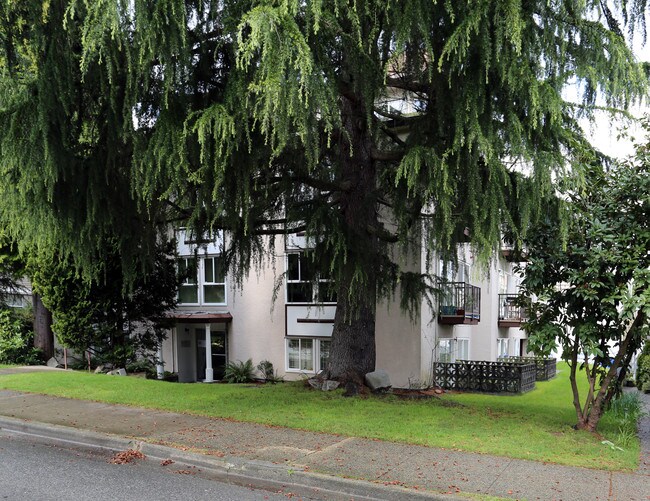 1165 W 10th Ave in Vancouver, BC - Building Photo - Primary Photo