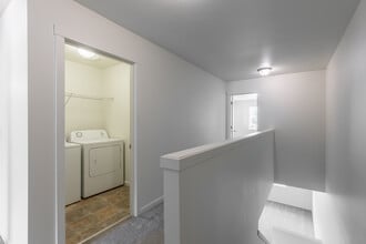 The Landing Apartments and Townhomes in Oregon City, OR - Building Photo - Interior Photo