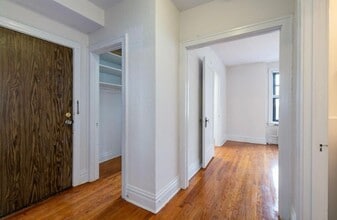 5616 Pershing Ave in St. Louis, MO - Building Photo - Building Photo