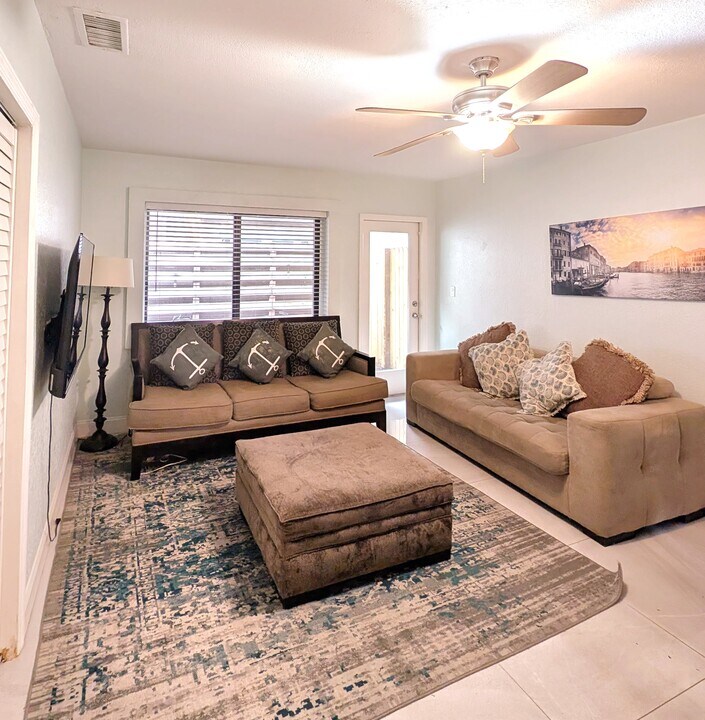 700 SE 14th Ct, Unit J Ramos in Fort Lauderdale, FL - Foto de edificio