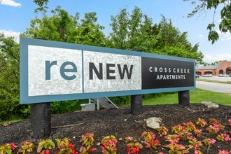 ReNew Cross Creek in St. Louis, MO - Foto de edificio - Building Photo