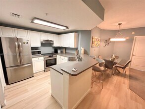 5050 Fairways Cir-Unit -E208 in Vero Beach, FL - Building Photo - Building Photo