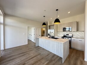 6340 W Belmont Ave, Unit 201 in Chicago, IL - Building Photo - Building Photo