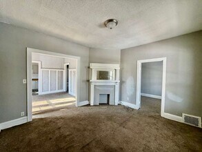 618 E 97th St in Cleveland, OH - Foto de edificio - Building Photo