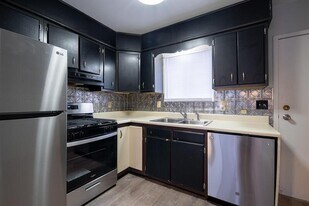 69 Ives Ct in Troy, NY - Building Photo