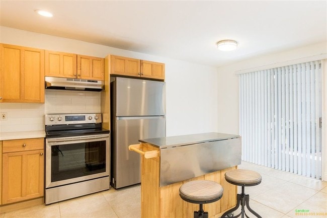 2850 Reynard Way, Unit 11 in San Diego, CA - Building Photo - Building Photo