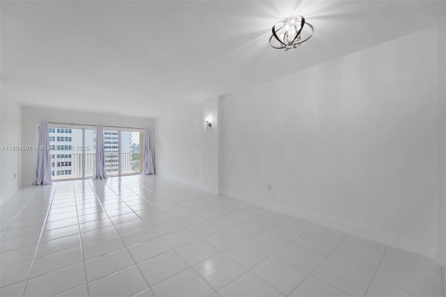 1980 S Ocean Dr, Unit 18G in Hallandale Beach, FL - Building Photo - Building Photo