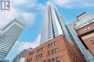 5 St Joseph St in Toronto, ON - Building Photo