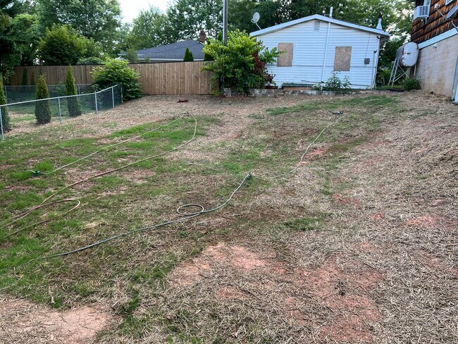 60 Pulliam St in Marion, NC - Foto de edificio - Building Photo