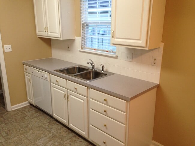 8349 Waltham Rd in North Charleston, SC - Building Photo - Building Photo