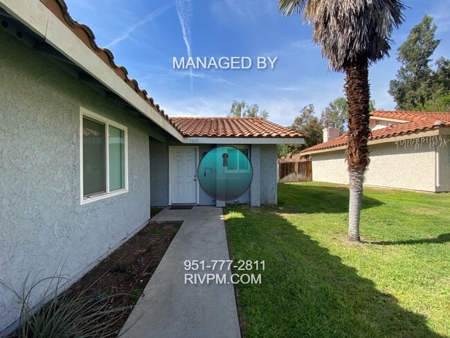 9849 Diana Ave. in Riverside, CA - Foto de edificio - Building Photo