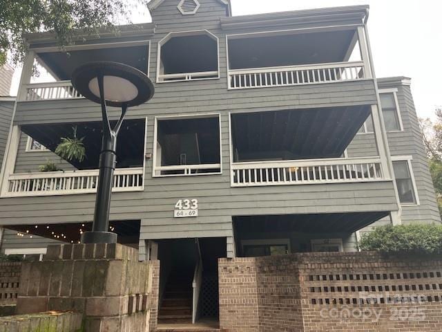 property at 433 W 8th St