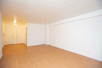 330 E 49th St in New York, NY - Building Photo - Building Photo